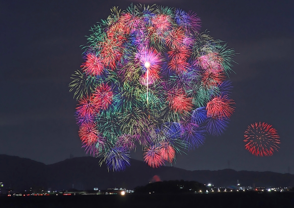 30号玉と4号玉花火